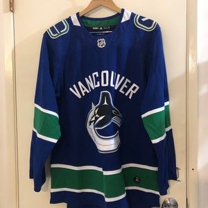Canucks Jersey Size 50 (XL)
